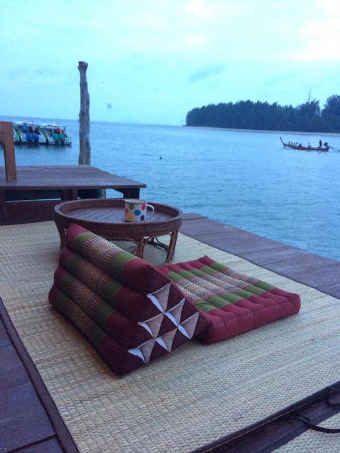 Sincere Hostel Bar And Bistro Koh Lanta Exterior photo