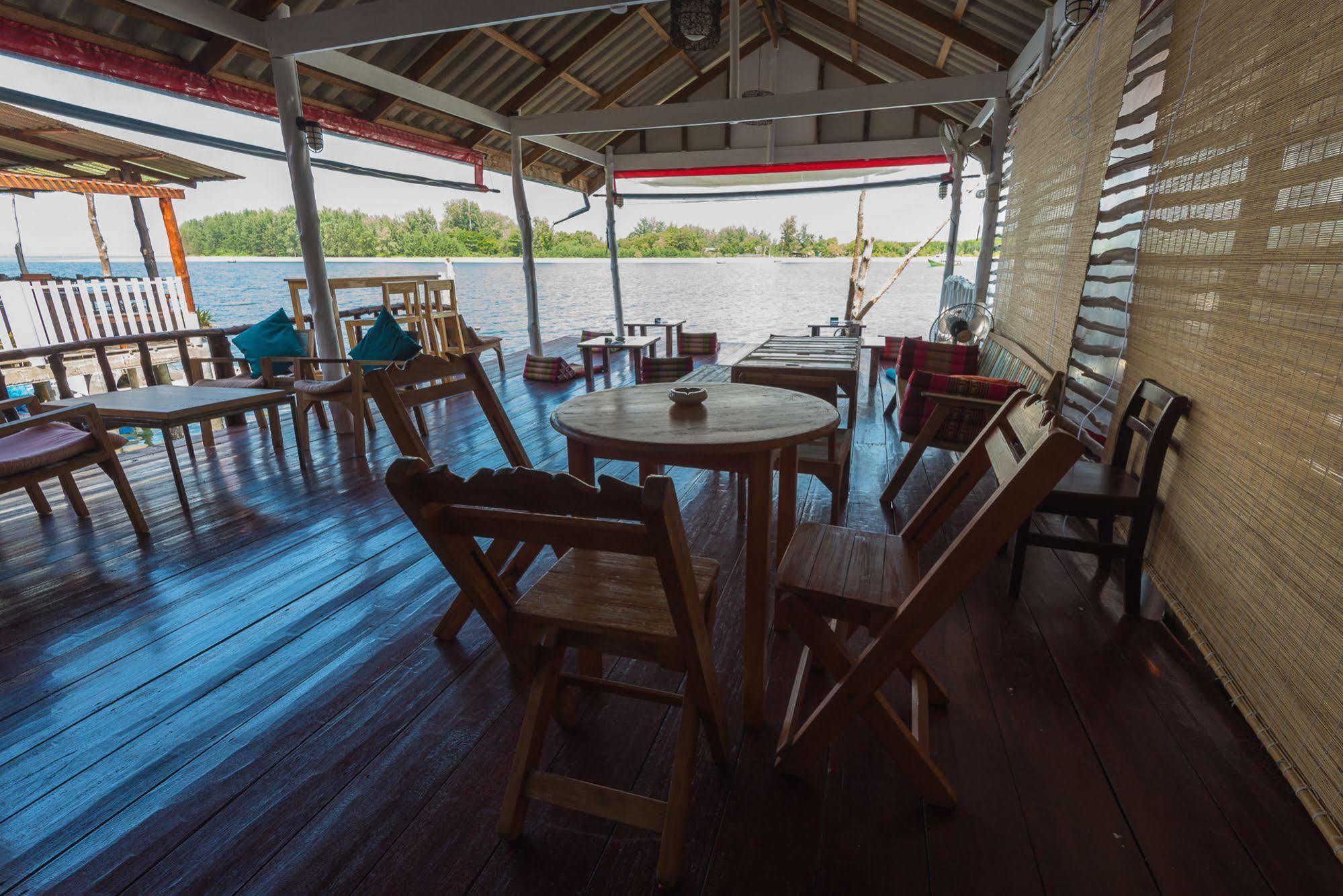 Sincere Hostel Bar And Bistro Koh Lanta Exterior photo